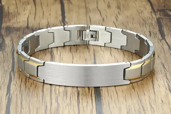 Мужские браслеты с гравировкой — сочетание стиля, силы и индивидуальности